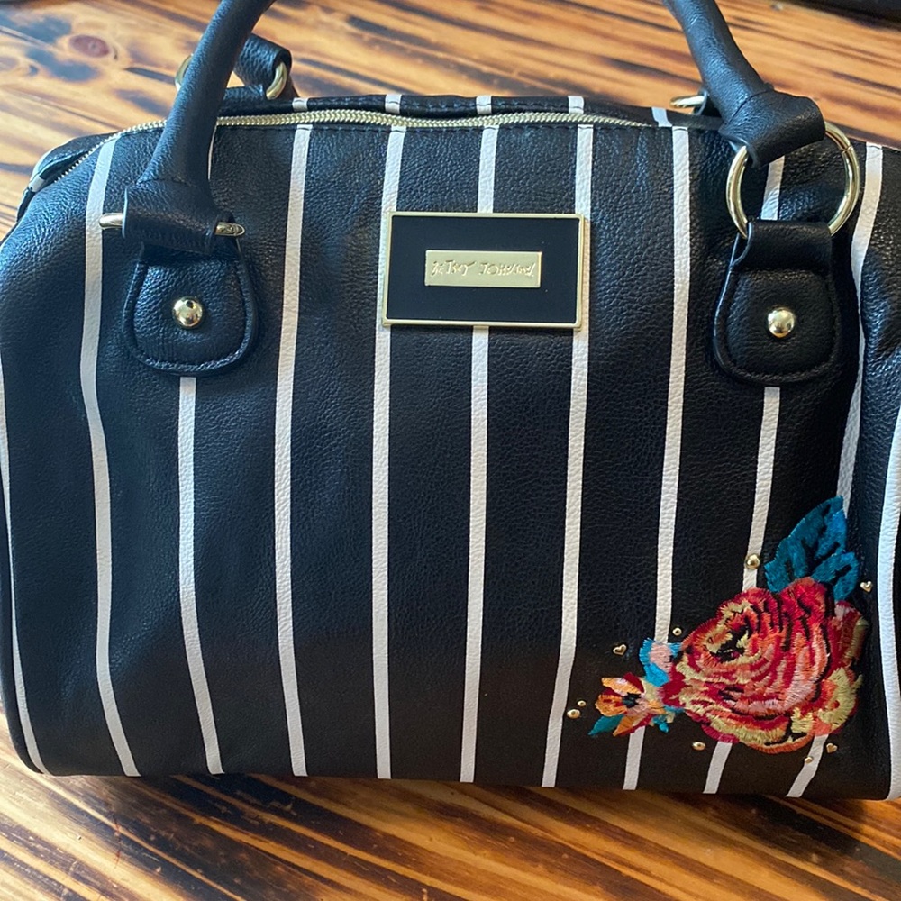 BETSEY JOHNSON BOWLER BAG 12x9x7 8” handle drop